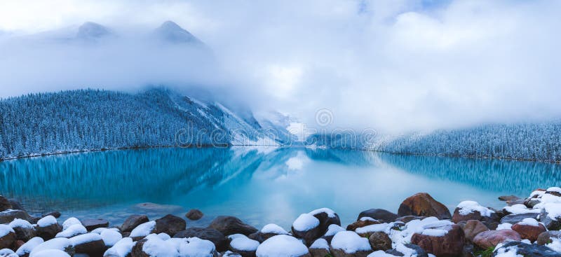 Lake Louise на снеге стоковое фото Lake Louise на снеге стоковое фото