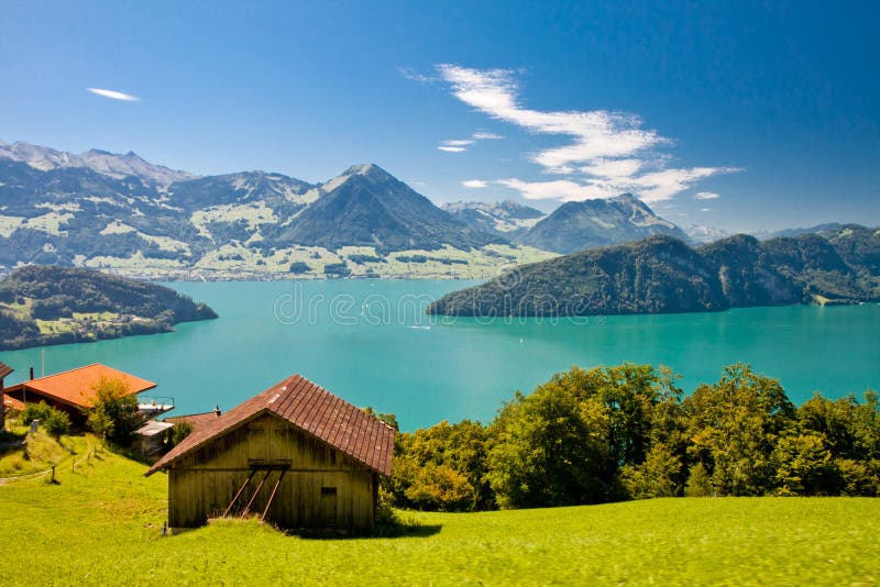 Hermoso sobre el () a montana, suizo Alpes.