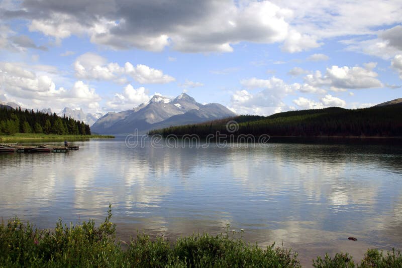 Lake minnewanka royalty free stock photography