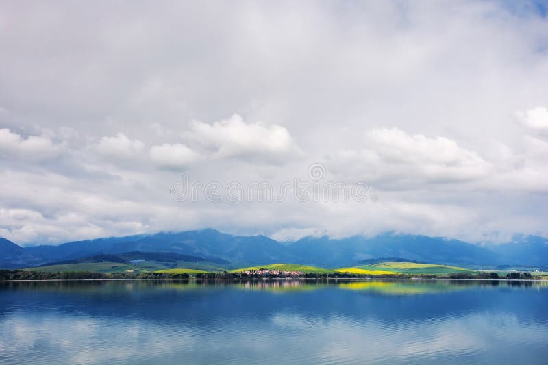 Jezero u liptovského mikuláše, slovensko