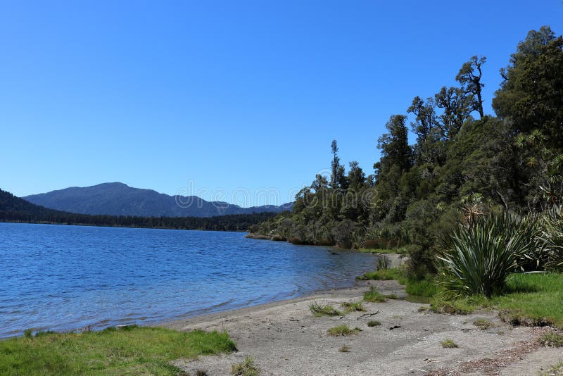 Lake Paringa, West Coast, South Island, New Zealand Stock Photo - Image of  sunny, travel: 109429490