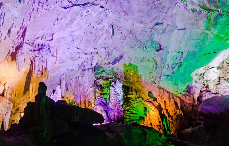 There are karst caves in Guilin. There are karst caves in Guilin.