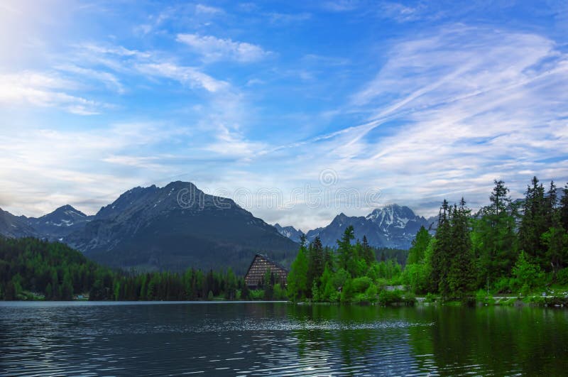 Štrbské pleso v národnom parku Vysoké Tatry, Slovensko.