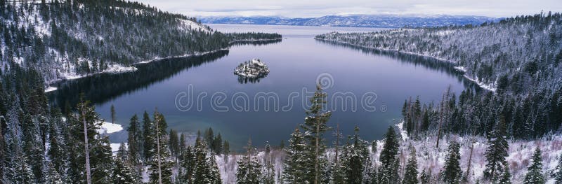 Lake Tahoe, CA en invierno imagen de archivo. Imagen de blanco 23151163
