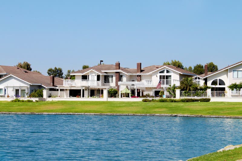 Lakeside House 2 stock image. Image of property, clear 14997675