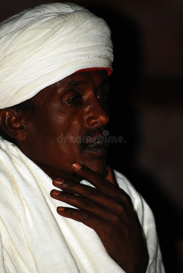 Lalibela, Etiopía, el 14 de junio de 2009: Retrato del viejo hombre fotos de archivo libres de regalías Lalibela, Etiopía, el 14 de junio de 2009: Retrato del viejo hombre fotos de archivo libres de regalías