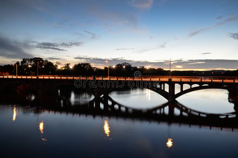 Lamarbrug in Austin tijdens zonsondergang royalty-vrije stock afbeeldingen Lamarbrug in Austin tijdens zonsondergang royalty-vrije stock afbeeldingen