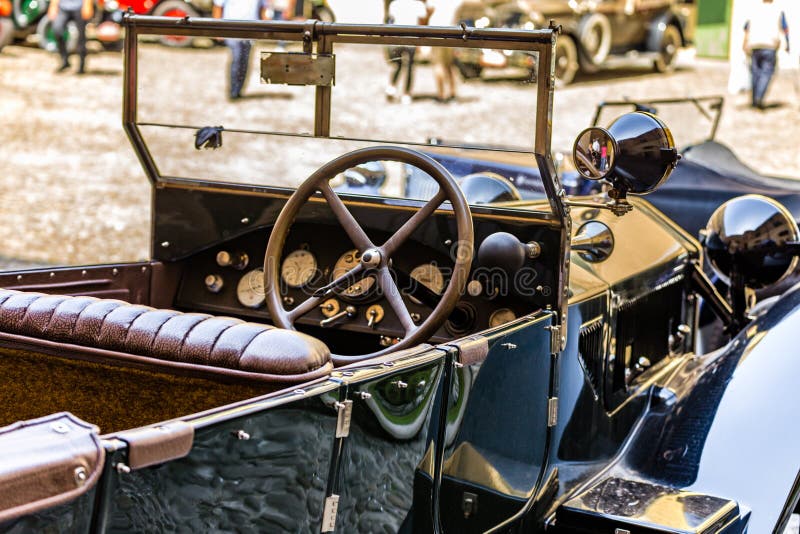 编者按，LANCIA LAMBDA 1924 库存照片