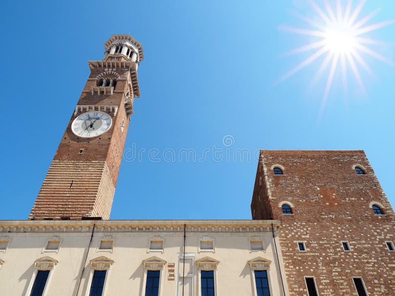 Lamberti-Turm-Marktplatz Erbe Verona Italy stockbild Lamberti-Turm-Marktplatz Erbe Verona Italy stockbild
