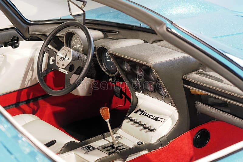 Lamborghini Miura Roadster (1968) - interior detail