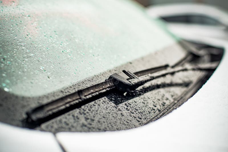 Lame D'essuie-glace Sur Le Verre De Voiture Photo stock - Image du