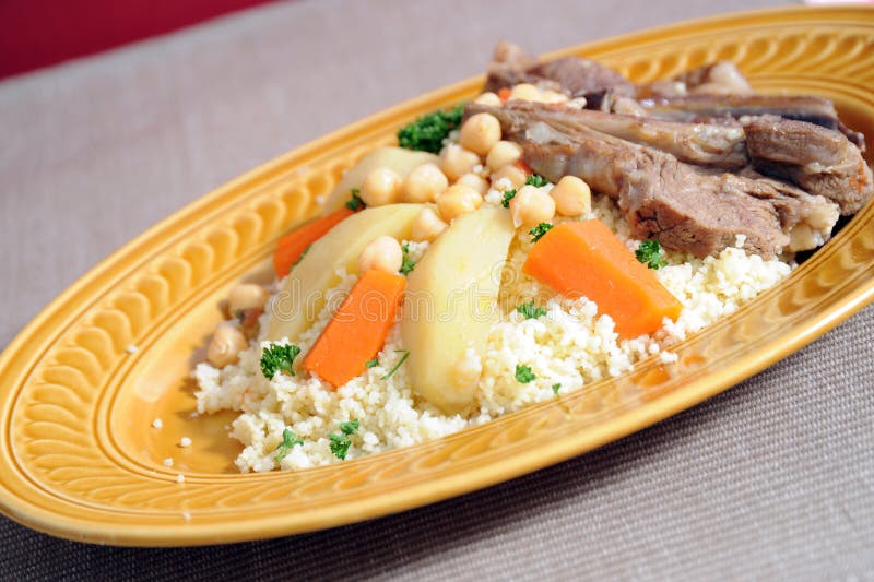 Lamm mit Couscous stockfoto. Bild von schüssel, mittagessen - 9485148 Lamm mit Couscous stockfoto. Bild von schüssel, mittagessen - 9485148