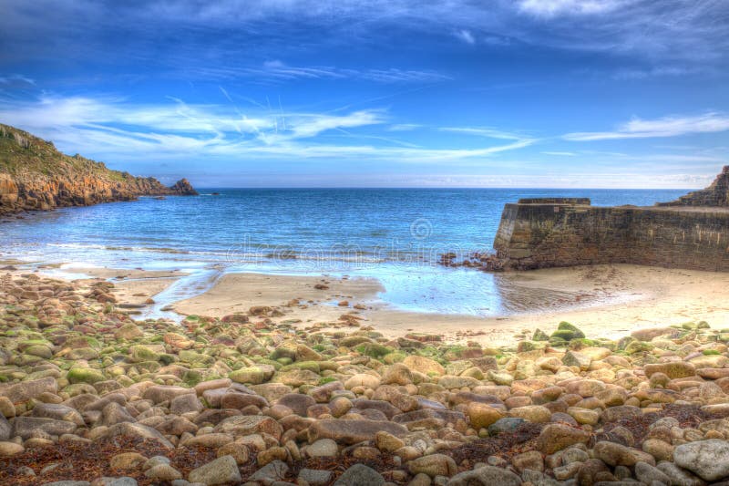 Pláž a zátoka anglicko velká británie na poloostrov čtyři km jih z v jasně barevný obrázek s vysokým dynamickým rozsahem.