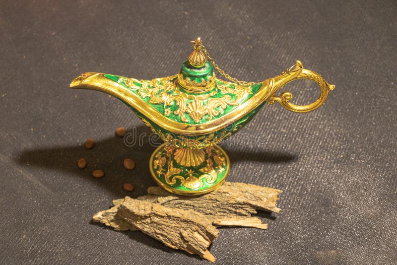 Lampada magica per i vostri desideri Realizza tutti i tuoi sogni immagini stock libere da diritti Lampada magica per i vostri desideri Realizza tutti i tuoi sogni immagini stock libere da diritti