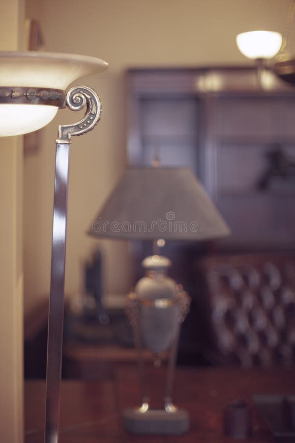 Lampe de vintage dans le vieil intérieur images libres de droits Lampe de vintage dans le vieil intérieur images libres de droits