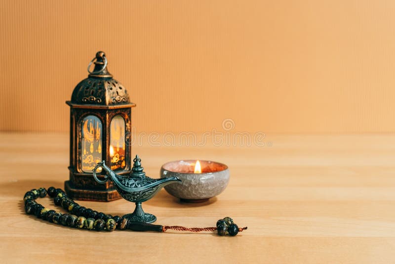 Lampe Ramadan Avec Chapelet à Bougies Et Lampe Magique Sur Fond De