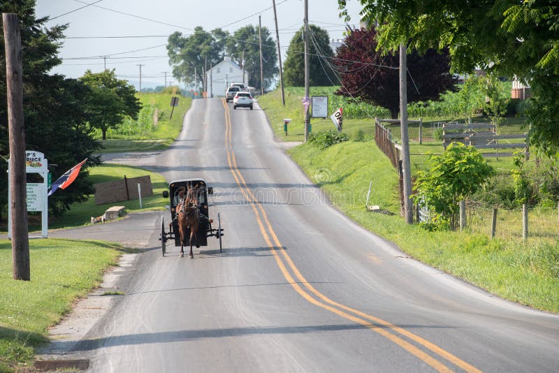 LANCASTER, usa Amish ludzie w Pennsylwania - CZERWIEC 25 2016 - obraz stock LANCASTER, usa Amish ludzie w Pennsylwania - CZERWIEC 25 2016 - obraz stock