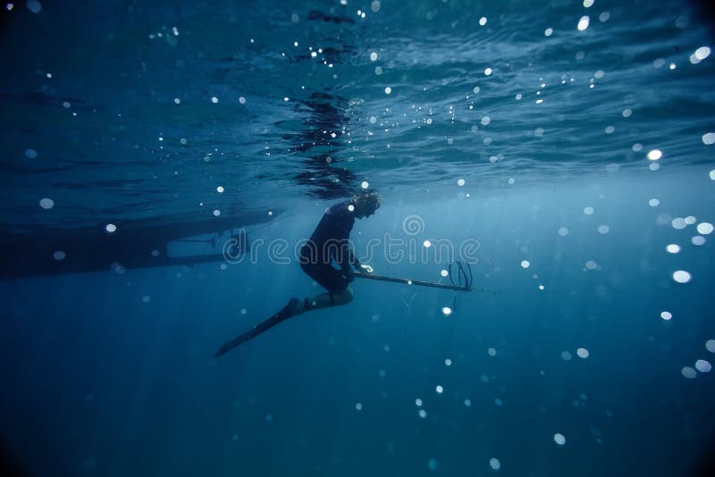 Pêcheur à l'harpon photo stock