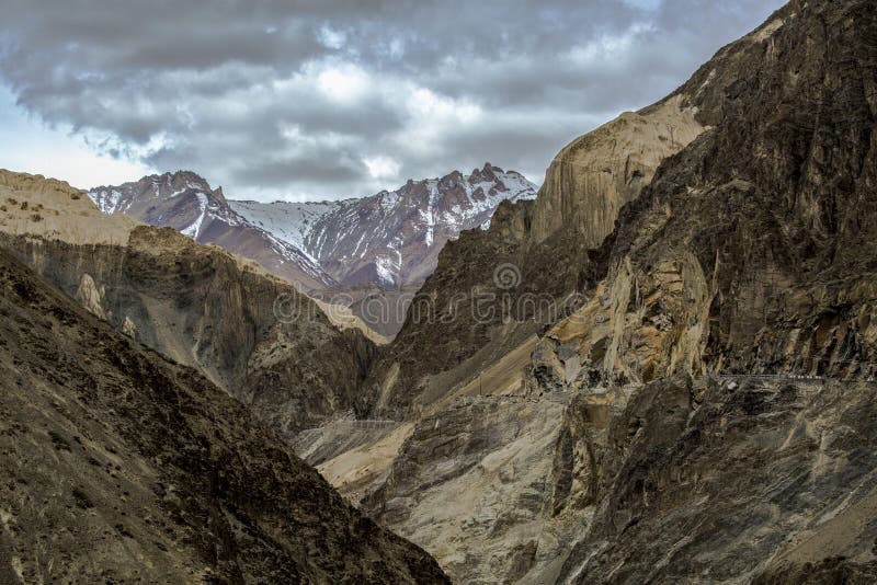 Land Landschap in Lamayuru in Ladakh, India, Himalayan moun op de maan stock foto's Land Landschap in Lamayuru in Ladakh, India, Himalayan moun op de maan stock foto's