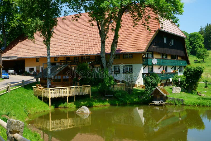 Landhaus Und Bauernhaus Im Schwarzwald Stockfoto Bild von kultur