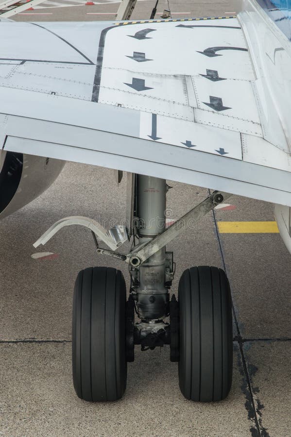 Landing gear of airplane stock image. Image of aerospace 44061121