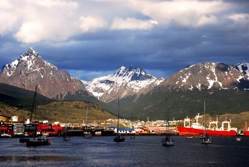 Landschaft im Spürhund-Kanal in Tierra del Fuego lizenzfreie stockbilder Landschaft im Spürhund-Kanal in Tierra del Fuego lizenzfreie stockbilder