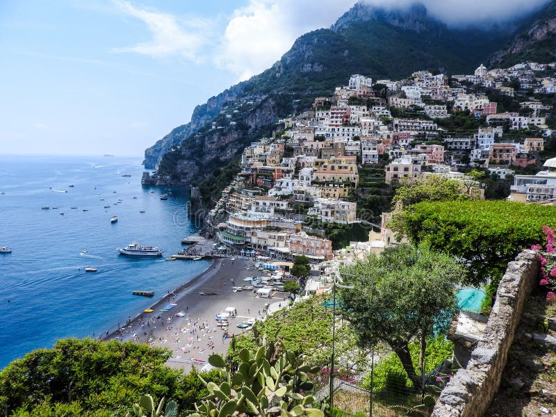 Landschaft von Positano auf der Amalfi-Küste stockfotografie Landschaft von Positano auf der Amalfi-Küste stockfotografie