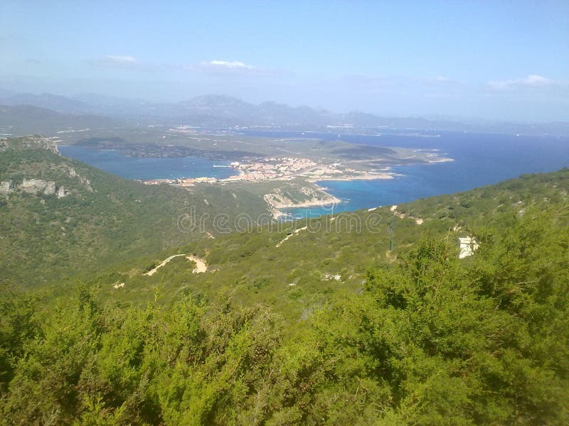 Landschaftsgolf aranci - Sardegna lizenzfreies stockbild Landschaftsgolf aranci - Sardegna lizenzfreies stockbild