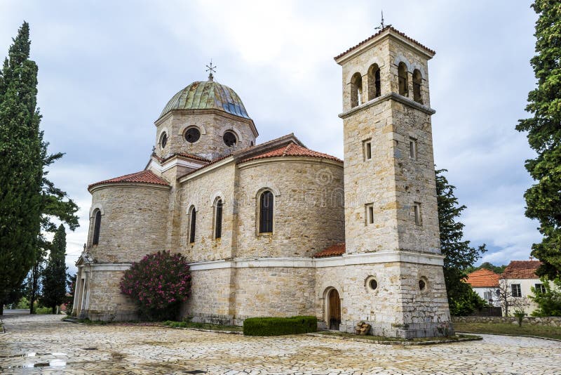 Ein Landschaftsschuß St.. Orthodoxe Kirche Johns im benkovac Kroatien