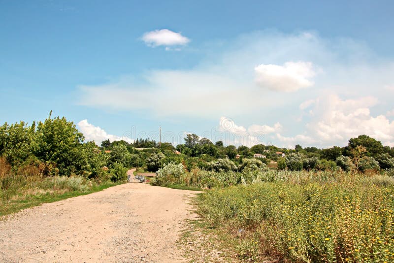 Landschapsmeningen van aard, gebieden, dorpen en wegen van de Oekraïne Weergeven van het autoraam wanneer het drijven stock afbeelding Landschapsmeningen van aard, gebieden, dorpen en wegen van de Oekraïne Weergeven van het autoraam wanneer het drijven stock afbeelding