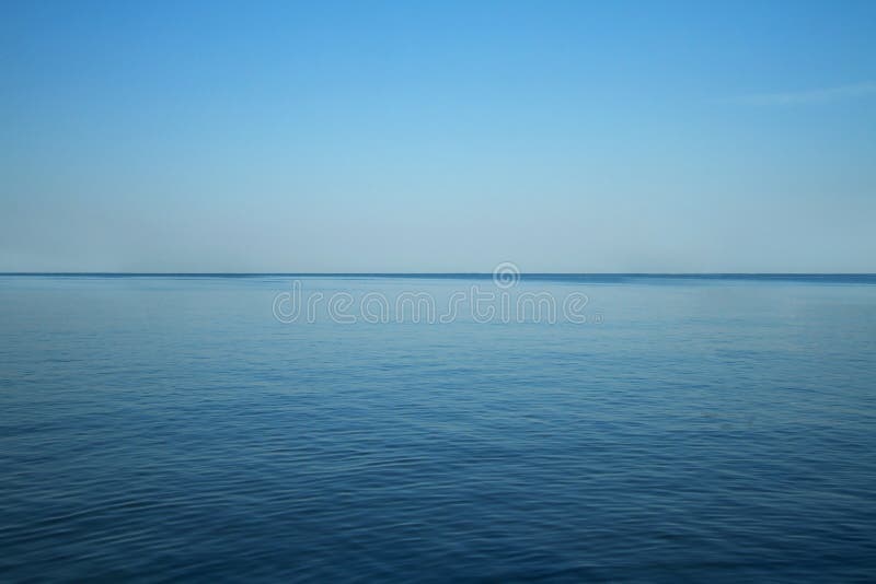 Landskap av det blåa havet och klar himmel royaltyfri foto Landskap av det blåa havet och klar himmel royaltyfri foto