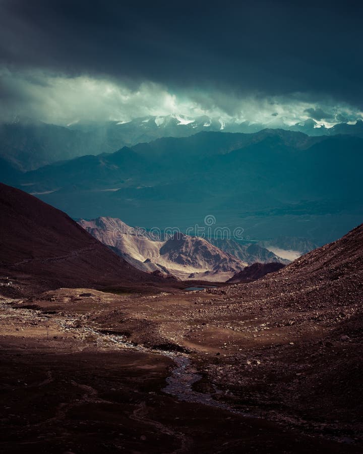 Landskap Himalaya för högt berg. Indien Ladakh