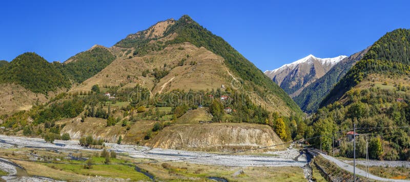 Landskap med berg i Georgia arkivfoton Landskap med berg i Georgia arkivfoton
