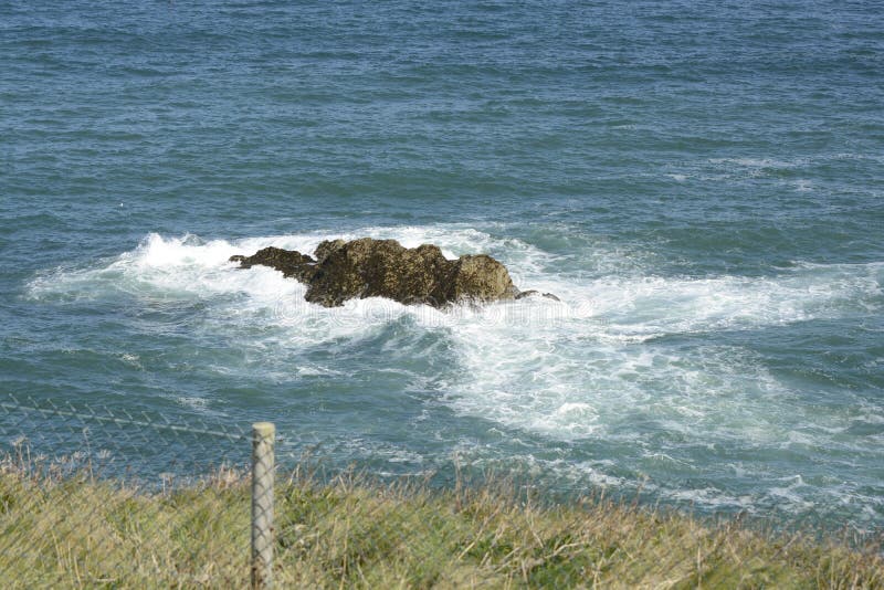 Landspitze bei Newquay in Cornwall, England lizenzfreie stockfotos Landspitze bei Newquay in Cornwall, England lizenzfreie stockfotos
