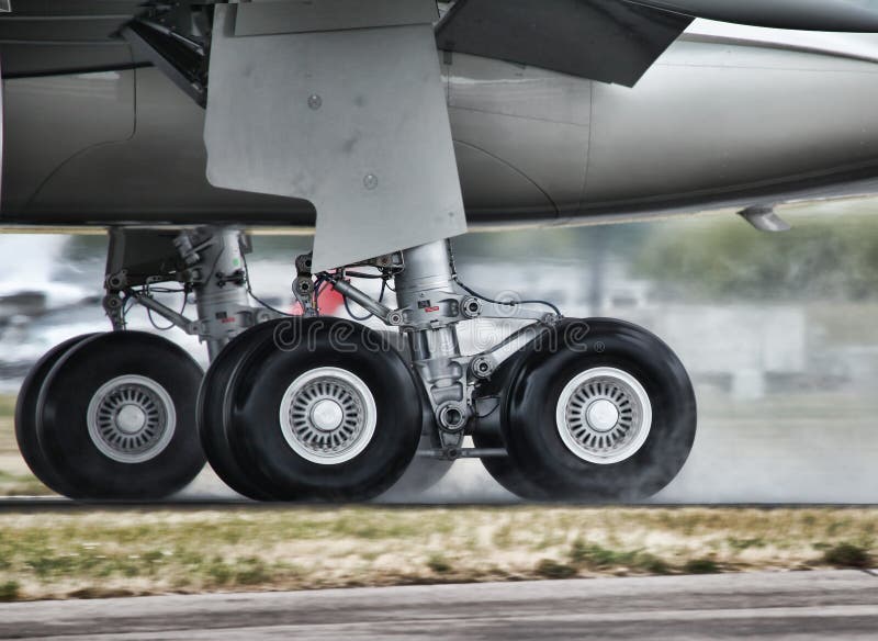 Landungsflugzeuge lizenzfreie stockfotos Landungsflugzeuge lizenzfreie stockfotos