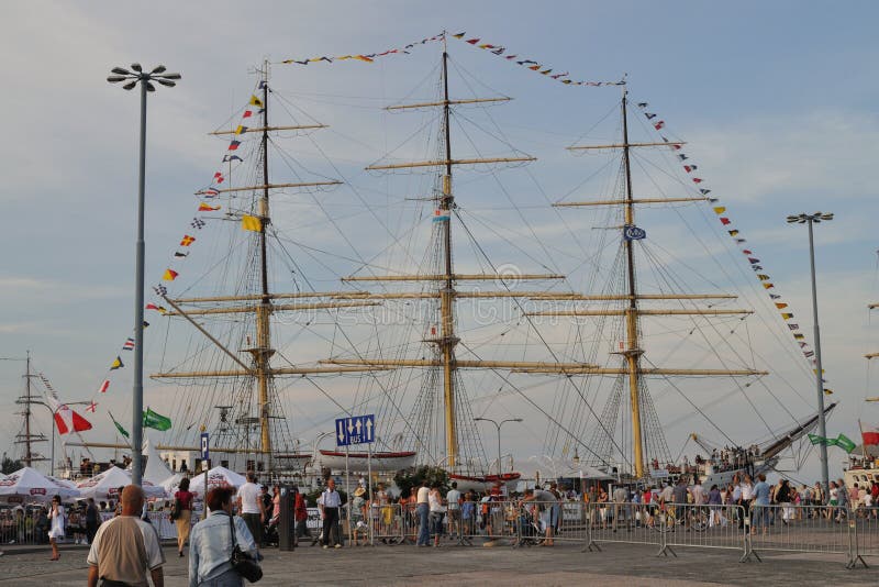 Lang Schip royalty-vrije stock afbeeldingen Lang Schip royalty-vrije stock afbeeldingen