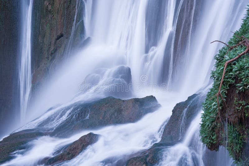 Lange blootstelling van Cascades D ` Ouzoud, Waterval in Ouzoud, Marokko royalty-vrije stock afbeeldingen Lange blootstelling van Cascades D ` Ouzoud, Waterval in Ouzoud, Marokko royalty-vrije stock afbeeldingen