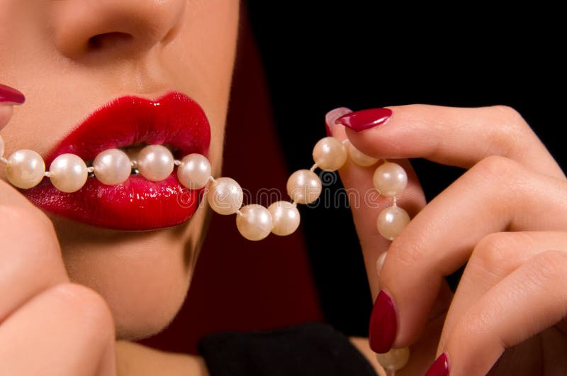 Languettes sensuelles avec le rouge à lievres rouge images libres de droits Languettes sensuelles avec le rouge à lievres rouge images libres de droits