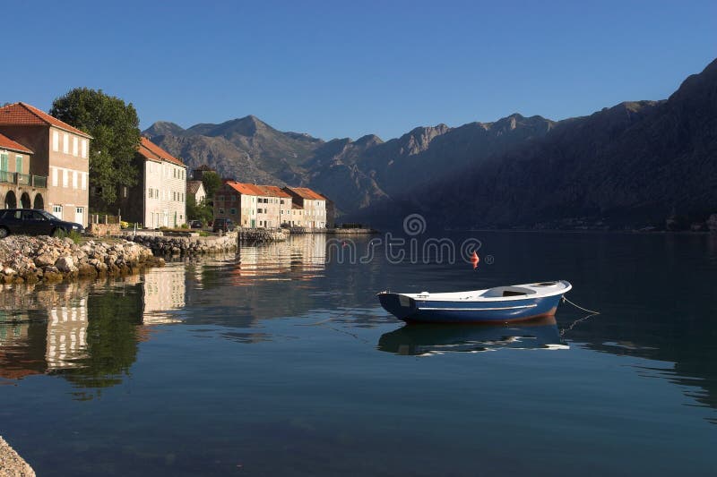Paisaje de la bahía de Boka Kotorska fotografía de archivo libre de regalías