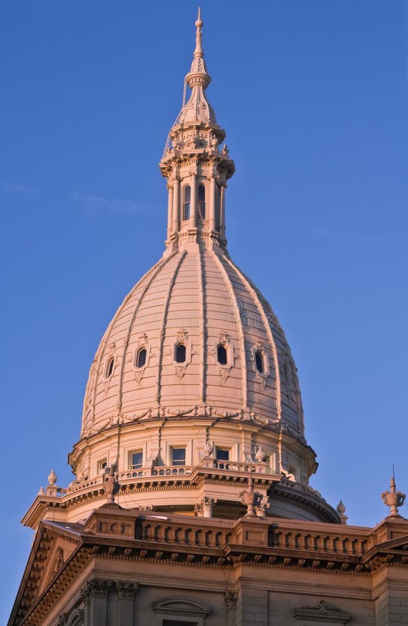 Lansing, Michigan - dichiari Campidoglio al tramonto fotografia stock Lansing, Michigan - dichiari Campidoglio al tramonto fotografia stock