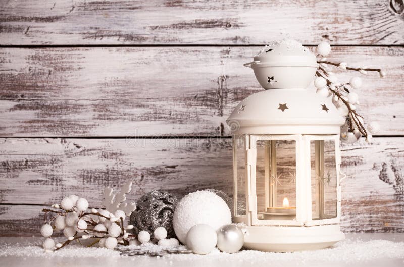 Lanterna de Natal com neve fotos de stock royalty free