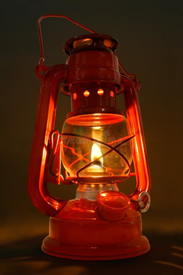 Seaport cold prototype Lanterna velha do petróleo foto de stock. Imagem de vermelho - 1901586