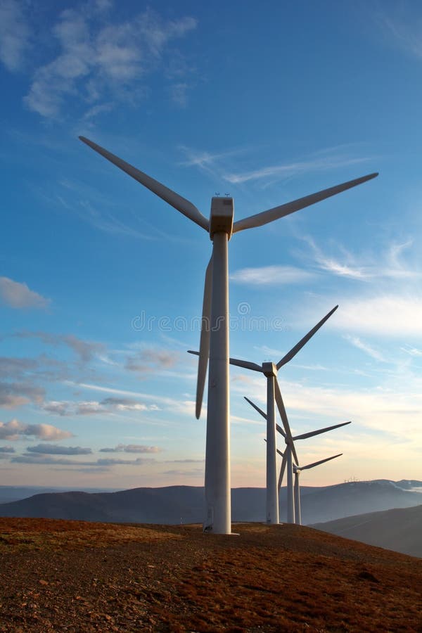lantgårdturbinwind arkivfoto lantgårdturbinwind arkivfoto