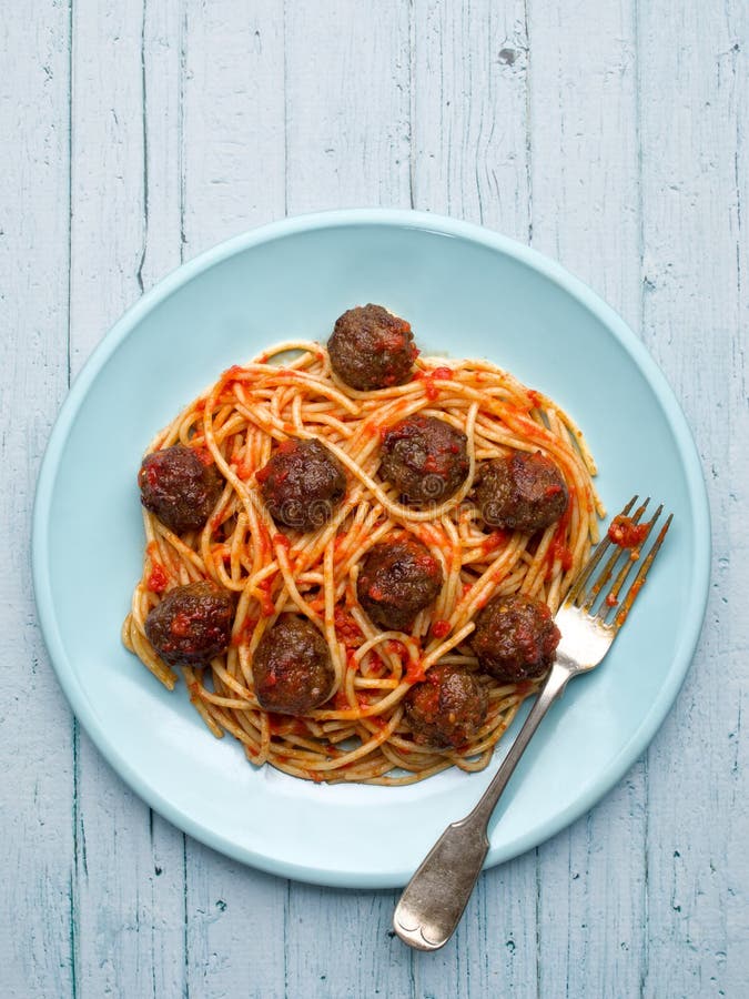 Lantlig amerikansk italiensk köttbullespagetti royaltyfri foto Lantlig amerikansk italiensk köttbullespagetti royaltyfri foto