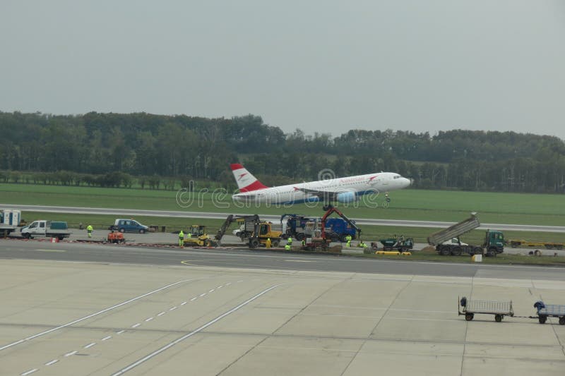 Lanzamiento de los aviones de Austrian Airlines foto de archivo