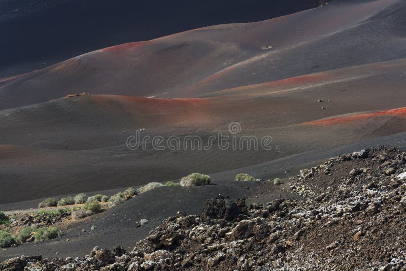 Colorato pendici di un vulcano nel parco nazionale del Timanfaya, sull'isola di Lanzarote, in Spagna.