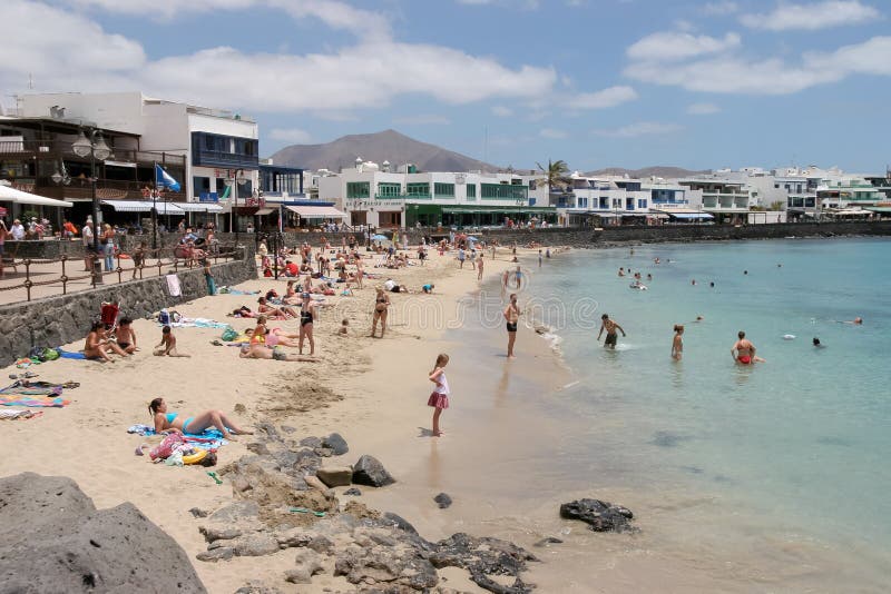 LANZAROTE, KANARIE ISLANDS/SPAIN - 2 AUGUSTUS: Mensen genieten van stock afbeeldingen LANZAROTE, KANARIE ISLANDS/SPAIN - 2 AUGUSTUS: Mensen genieten van stock afbeeldingen