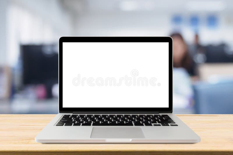 Lap-top με την κενή οθόνη στον πίνακα γραφείων με το εσωτερικό γραφείων θαμπάδων στοκ φωτογραφία Lap-top με την κενή οθόνη στον πίνακα γραφείων με το εσωτερικό γραφείων θαμπάδων στοκ φωτογραφία