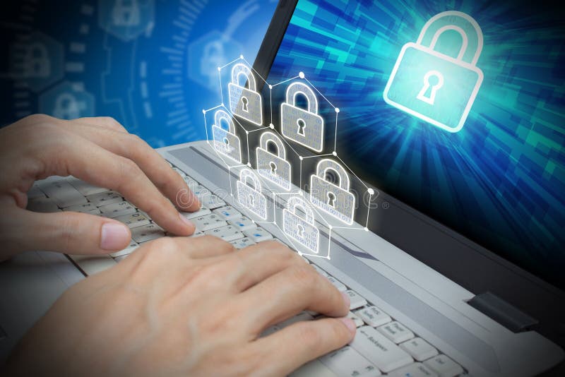 Lap-top χρήσης επιχειρηματιών με το λουκέτο στο virtua οθόνης και λουκέτων στοκ εικόνα με δικαίωμα ελεύθερης χρήσης Lap-top χρήσης επιχειρηματιών με το λουκέτο στο virtua οθόνης και λουκέτων στοκ εικόνα με δικαίωμα ελεύθερης χρήσης