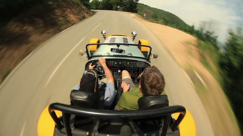 Conducteur Dans Casque De Sport à L'intérieur De La Cabine Tours Volant Du  Volant De Voiture Entre à La Dérive Tour Banque De Vidéos - Vidéo du  chassoir, véhicule: 255242914